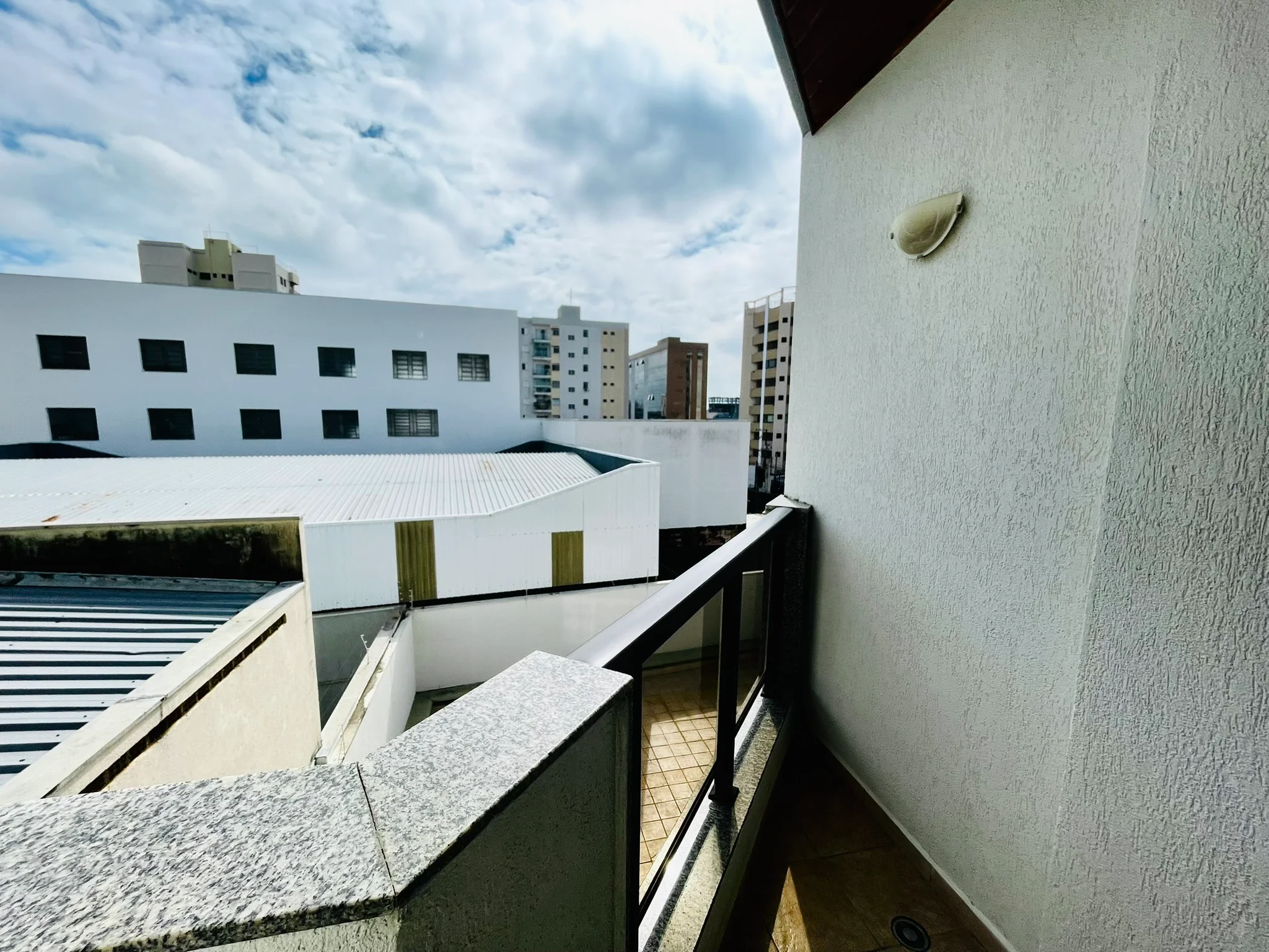 Apartamento para venda com 5 dormitórios no Edifício Olimpia em Taubaté/SP. 