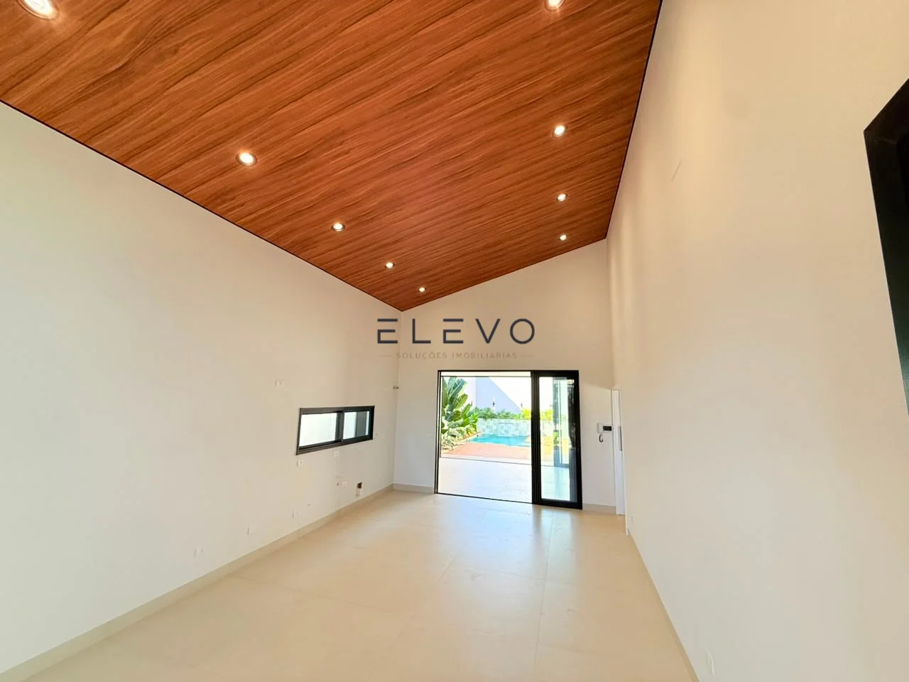 Casa Alto Padrão à Venda no Jardim Real | 3 Suítes, Automação Alexa e Piscina Aquecida