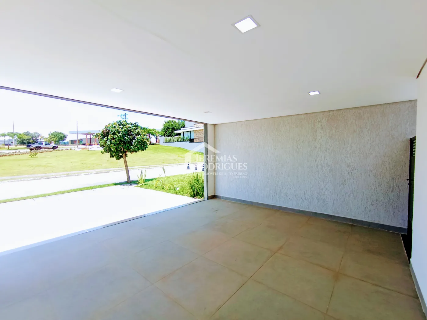 Casa assobradada à venda com 3 suítes no Condomínio Cyrela Landscape em Taubaté/SP.