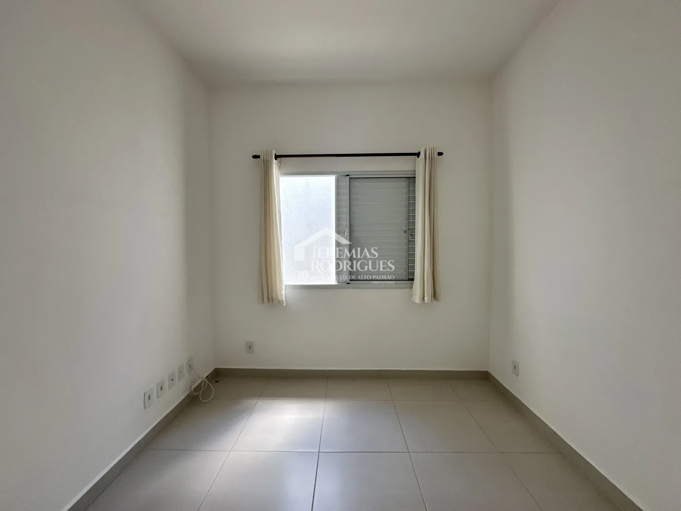 Casa para venda com 3 dormitórios no Condomínio Campos Do Conde I em Tremembé/SP