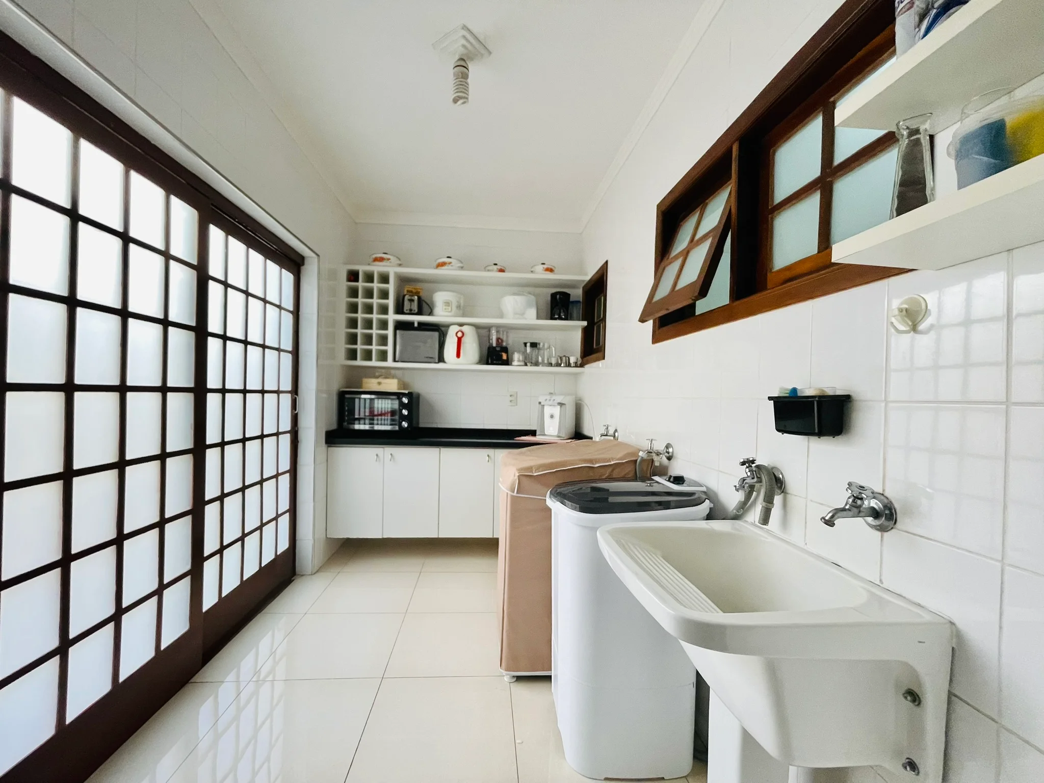 Casa à venda com 5 dormitórios no bairro Esplanada Independência em Taubaté/SP. 