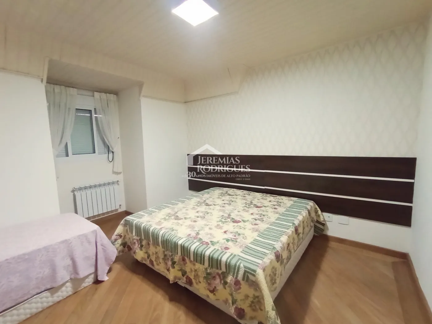 Apartamento duplex à venda com 4 suítes, 401 m² no Condomínio Chateau D Amboise em Campos do Jordão/SP.