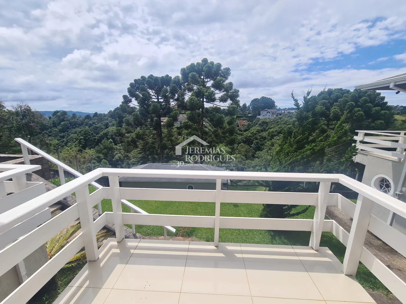 Casa para venda com 3 dormitórios no bairro Alto da Vila Inglesa em Campos do Jordão/SP