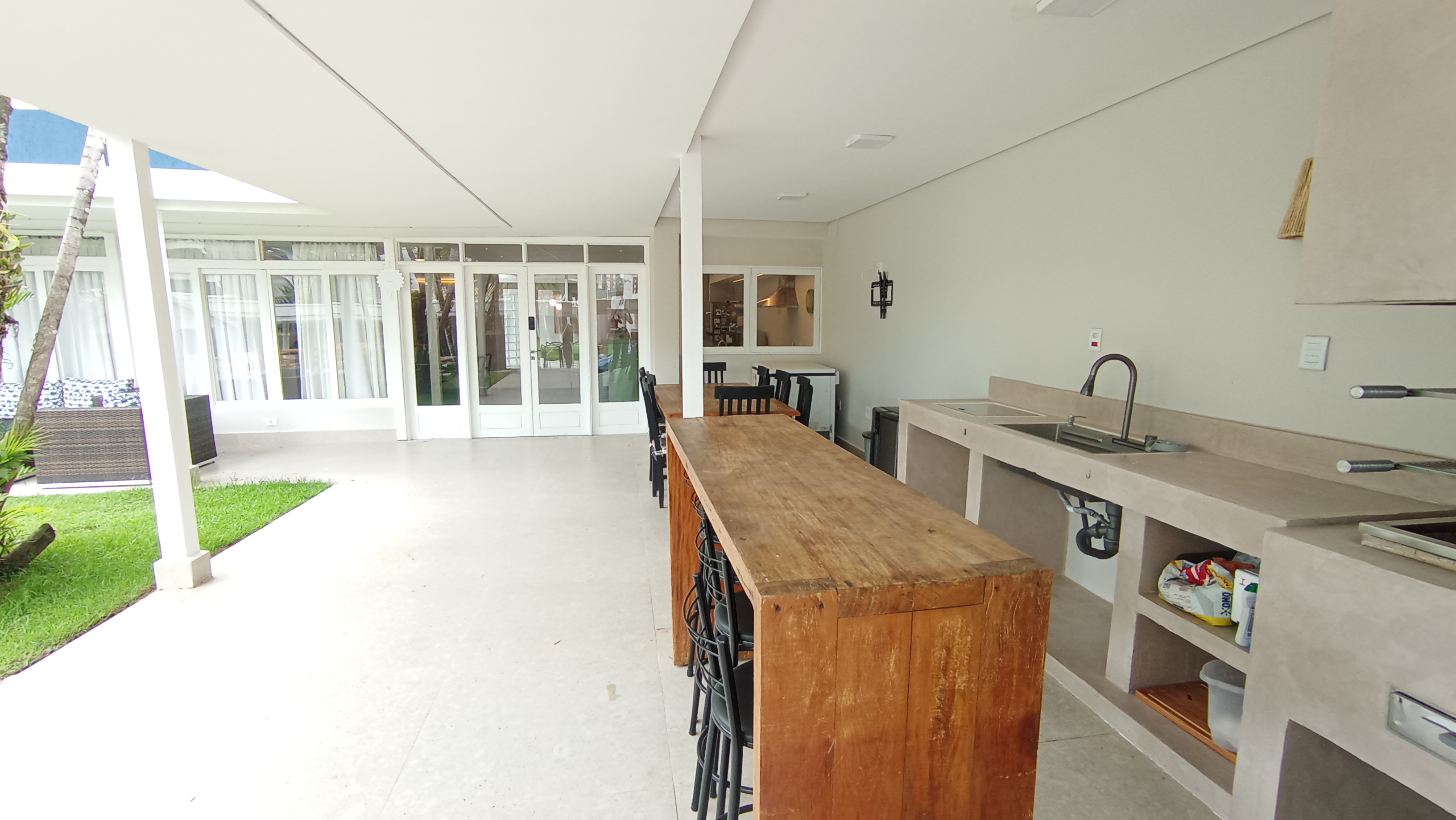 Casa à venda com 3 dormitórios no Condomínio Portal do Sol em Tremembé/SP.