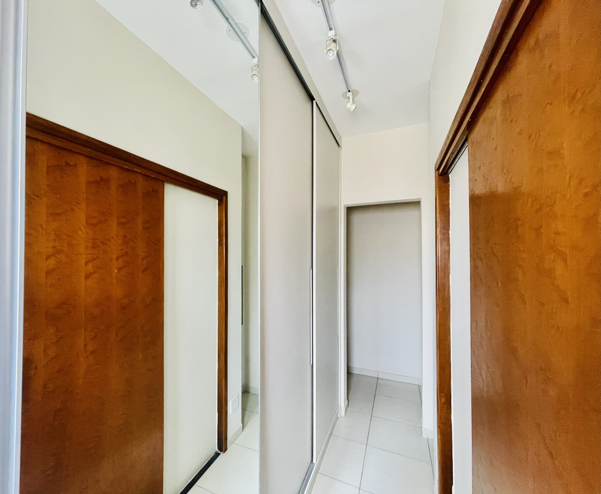 Casa para locação com 4 dormitórios no Condomínio Campos do Conde II em Tremembé/SP.