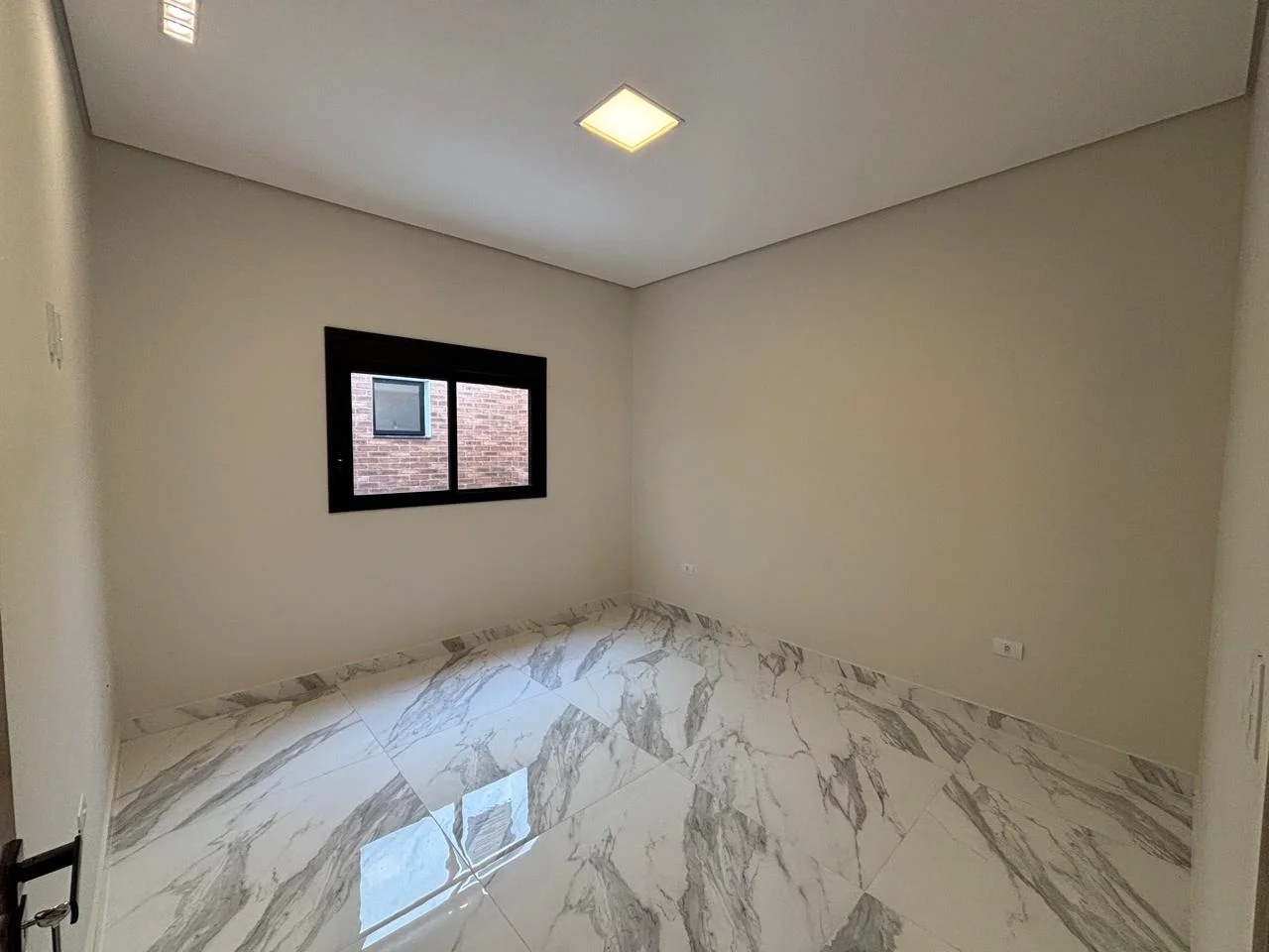 Casa alto padrão 120m² com jardim de inverno à venda no Bosque da Imperatriz – Pindamonhangaba/SP