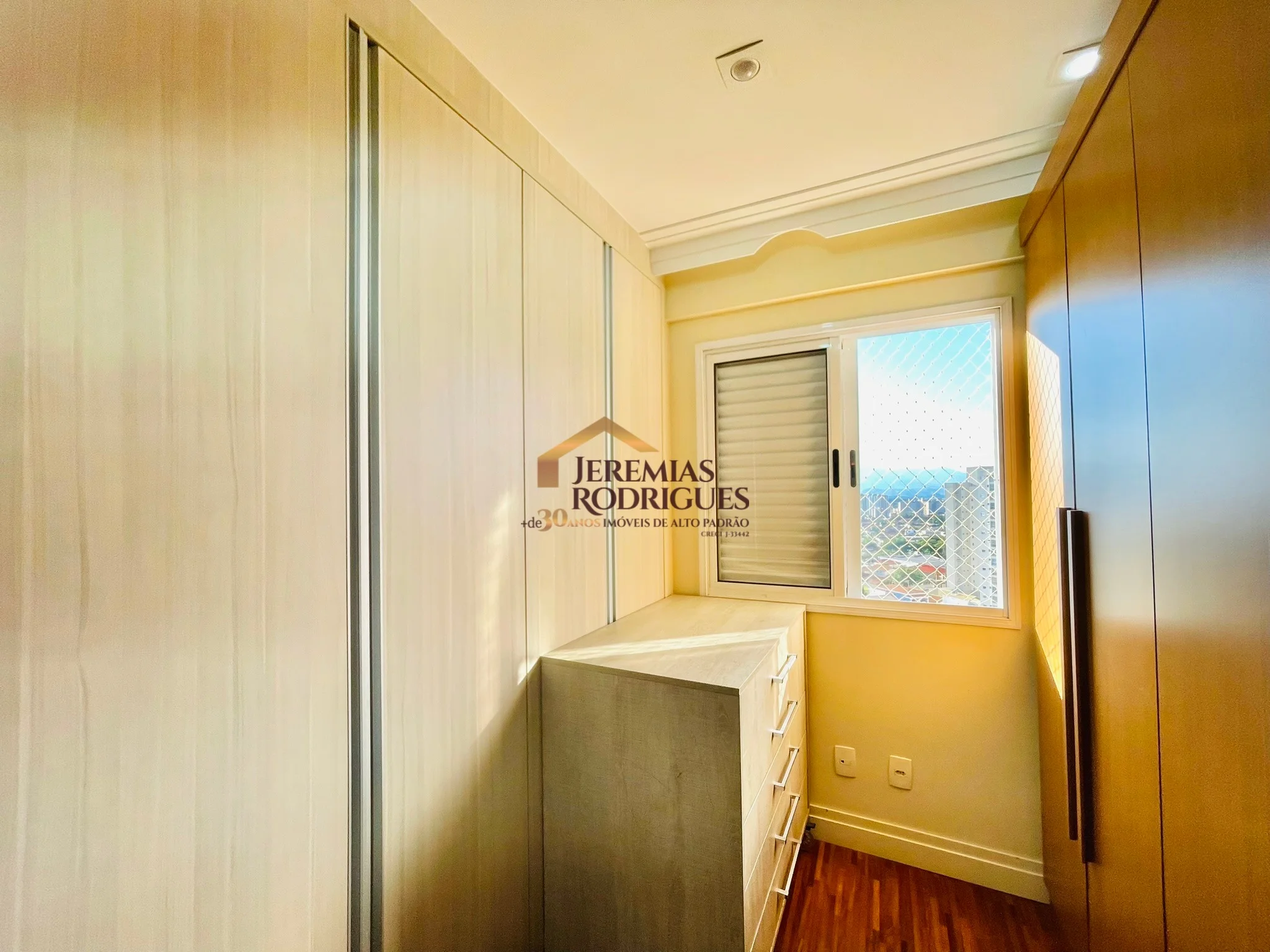 Apartamento à venda no Edifício Sauípe em Taubaté/SP.