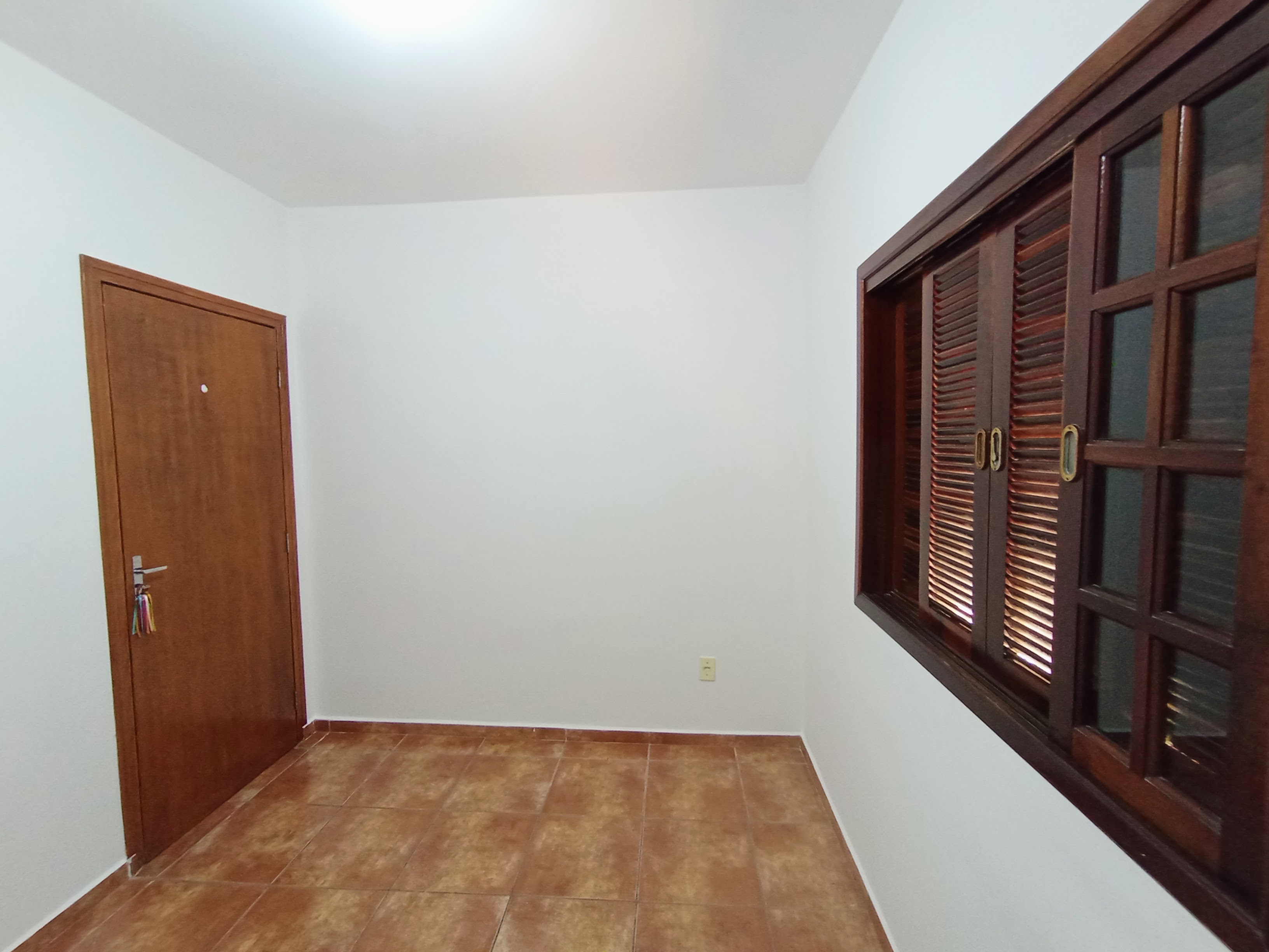 Chácara para venda e locação com 3 dormitórios no bairro Santana em Pindamonhangaba/SP.