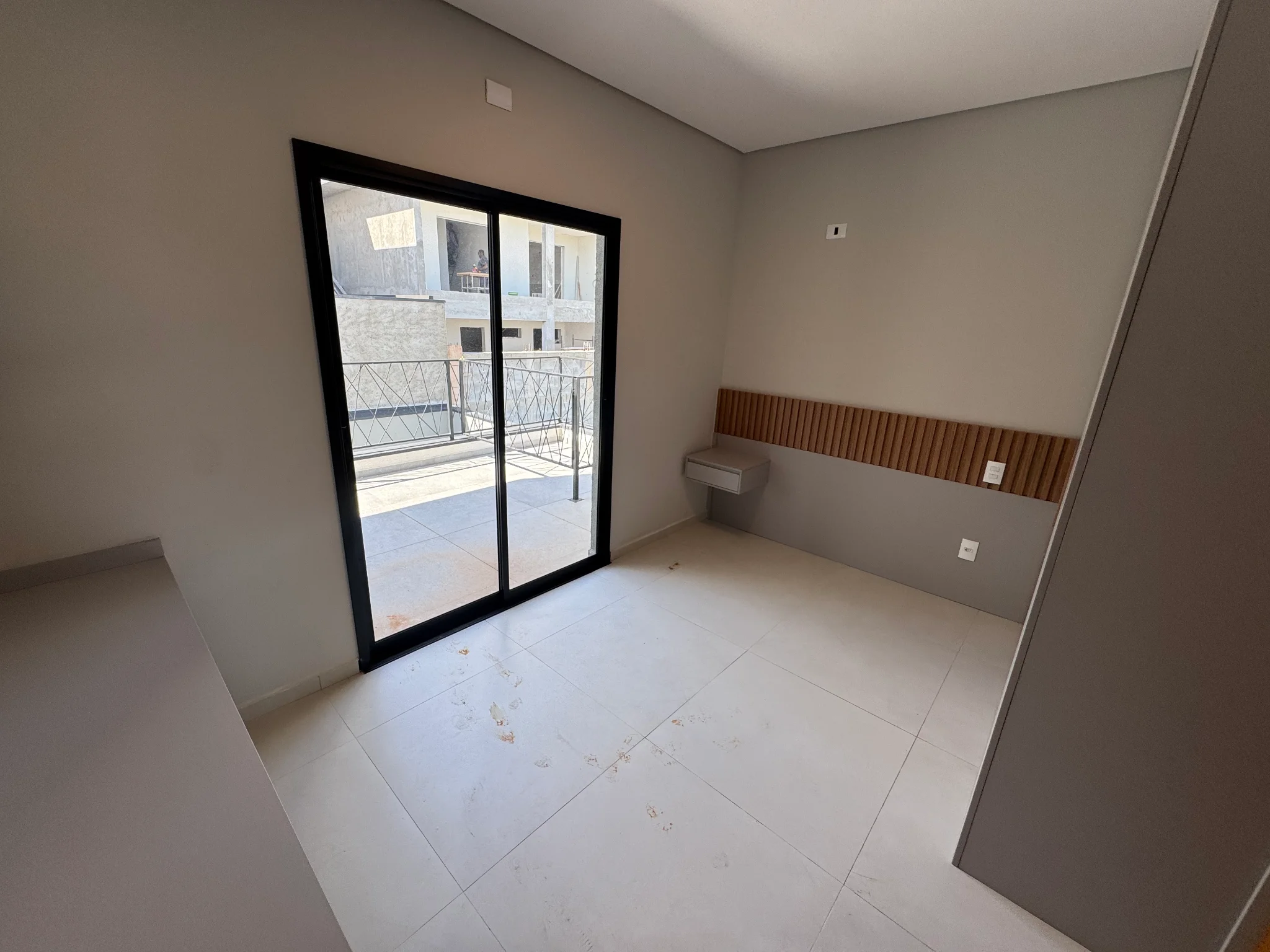 Casa à venda com 3 suítes no Condomínio Cataguá Way em Taubaté/SP.