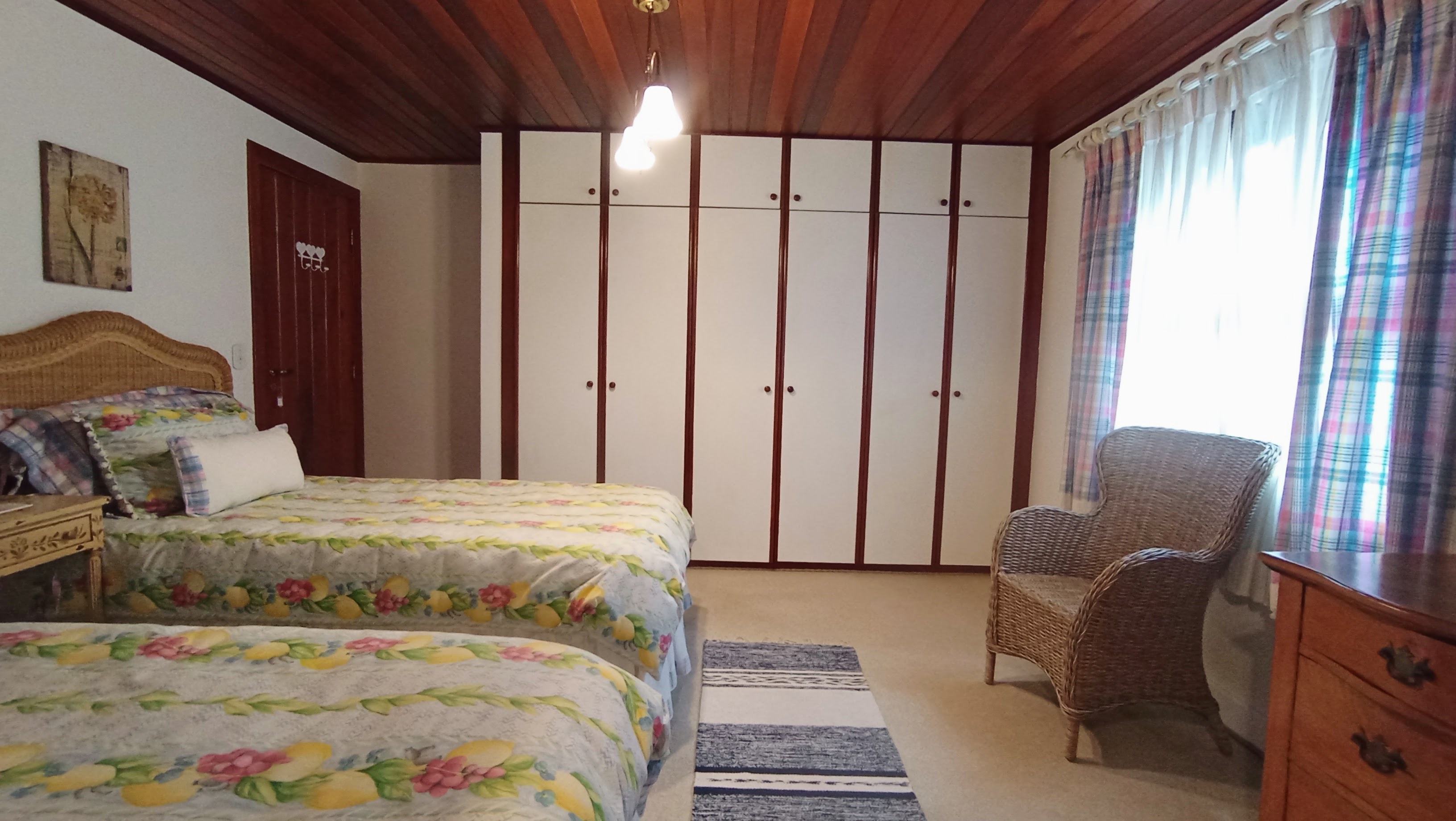 Casa à venda com 5 dormitórios no Capivari em Campos do Jordão/SP.
