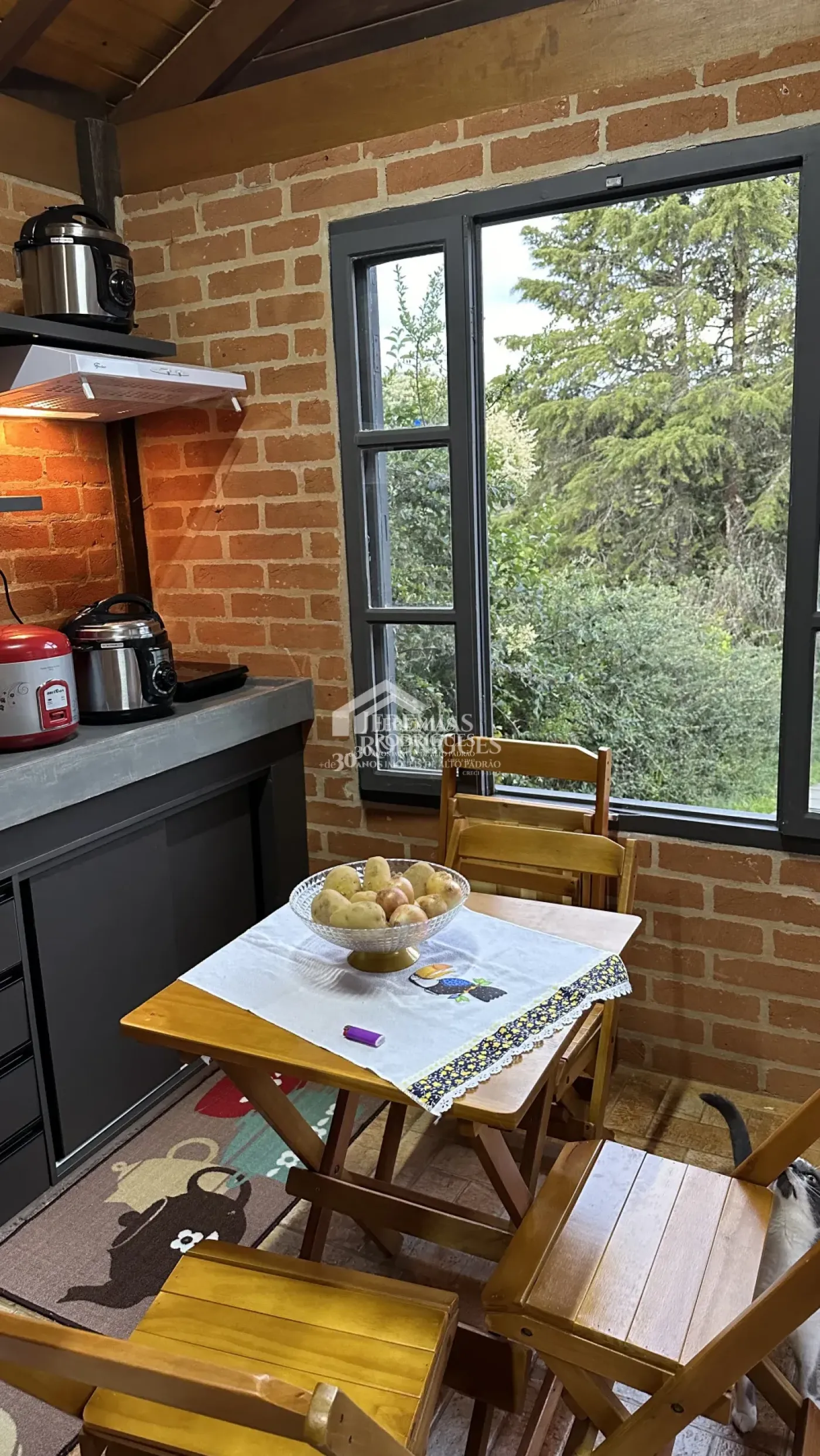 Casa à venda com 5 suítes no bairro Nova Capivari em Campos do Jordão/SP