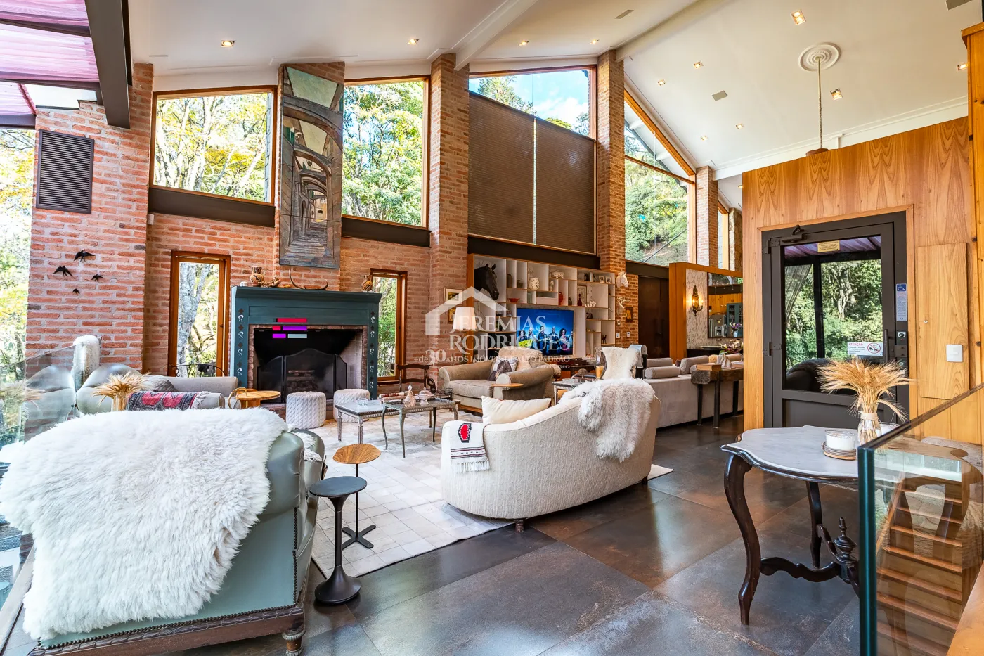 Casa com 7 suítes, 770 m² - Pedra do Fogo - Campos do Jordão/SP.
