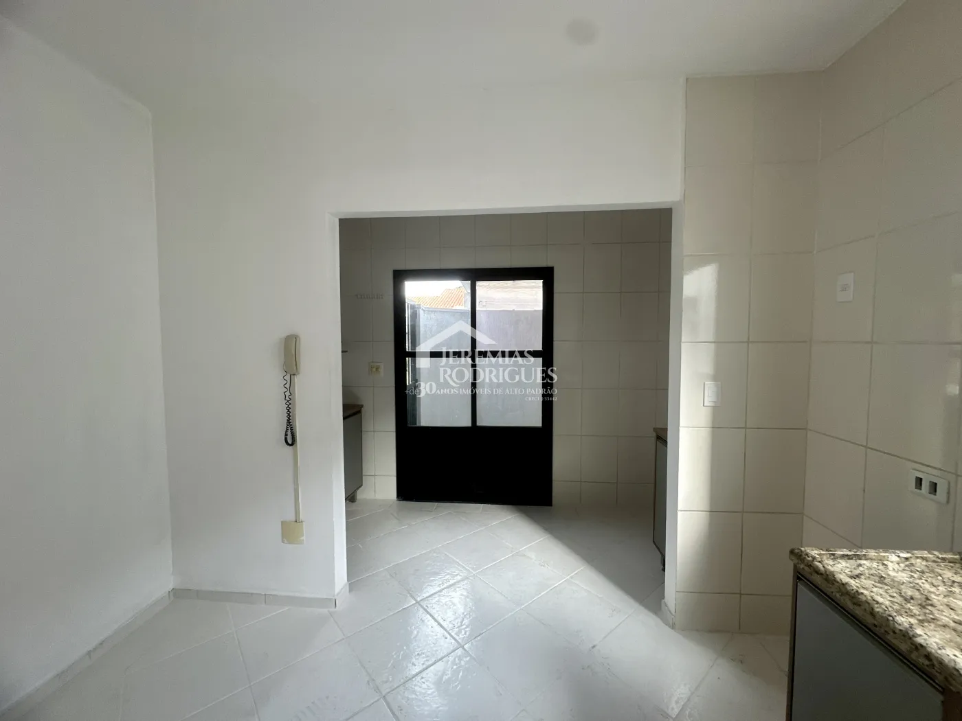 Casa para venda e locação com 4 dormitórios no Condomínio Alto dos Pinheiros em Taubaté/SP.