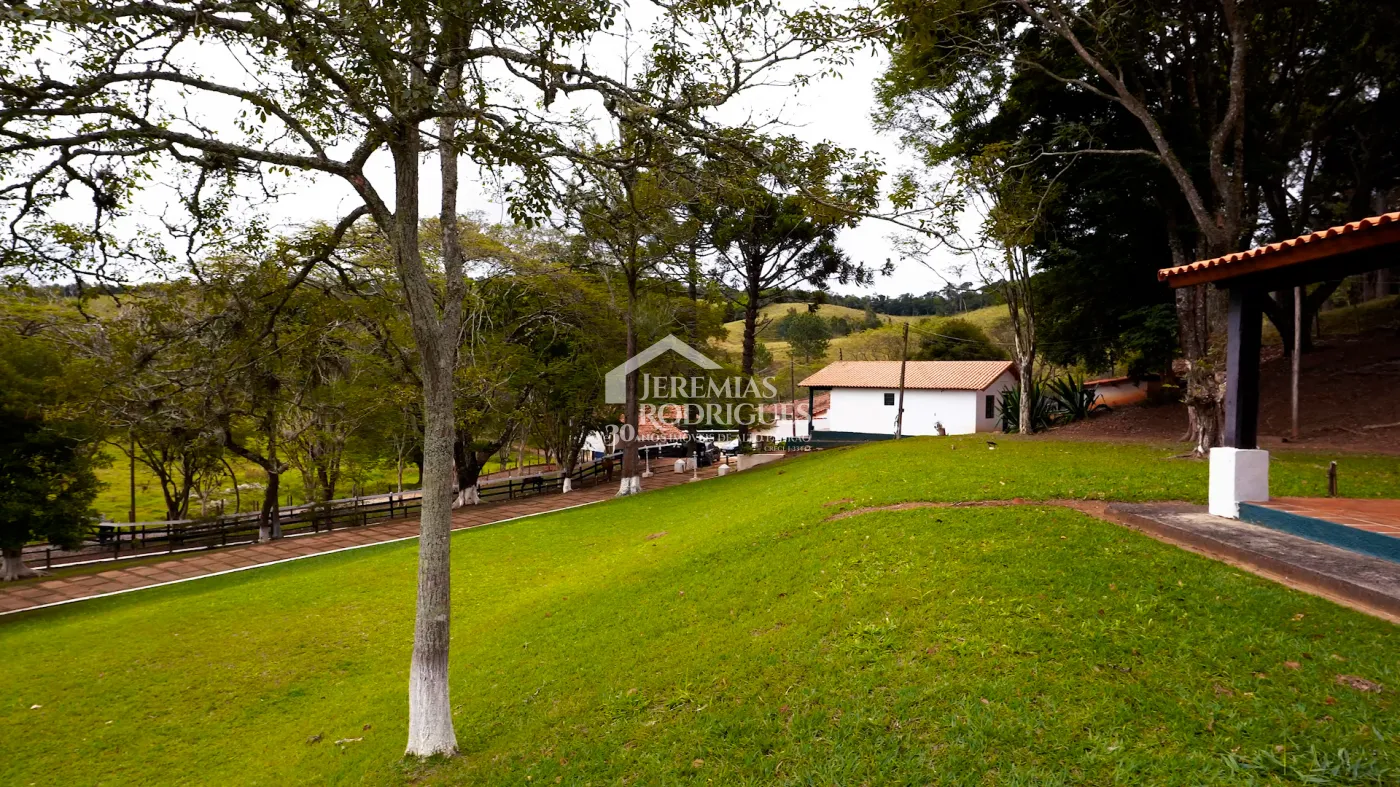 Fazenda à venda com 2.544 hectares em Santa Branca/SP.