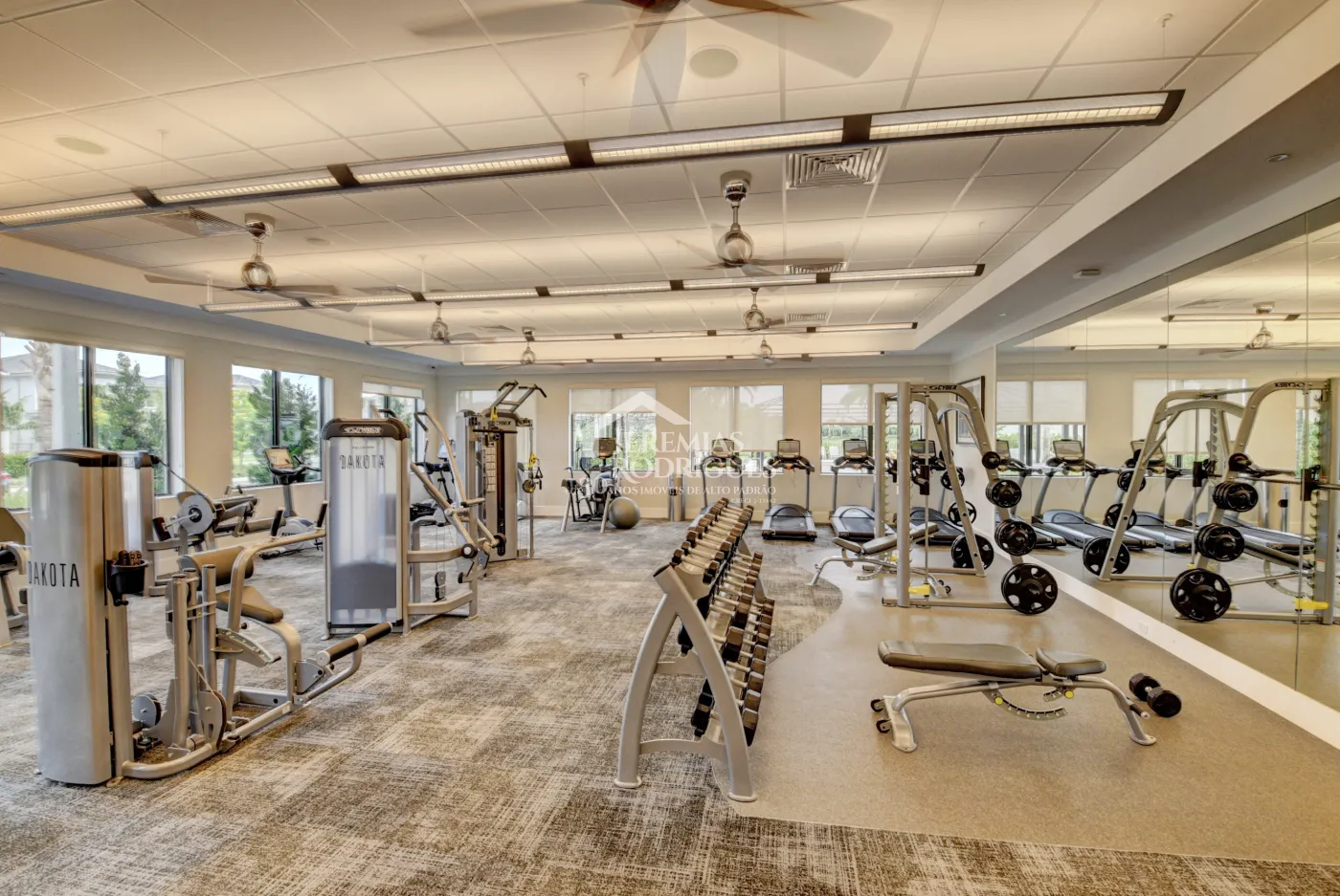 Casa com 4 dormitórios - Condomínio Dakota - Miami/ Flórida