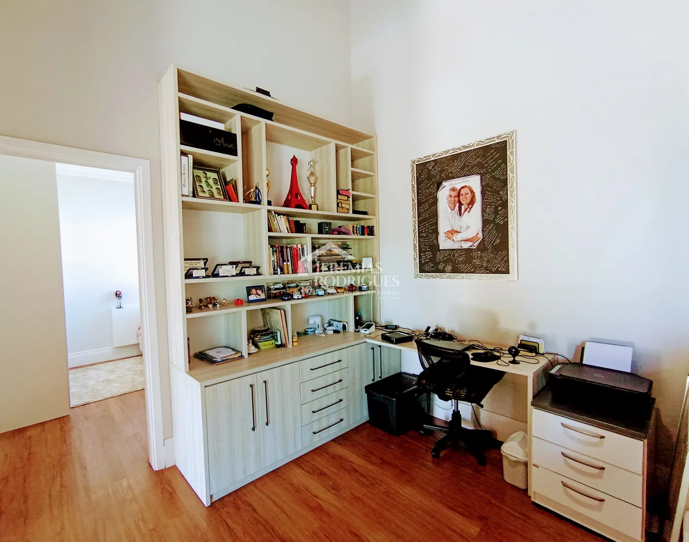 Casa para venda com 3 dormitórios no Condomínio Campos Do Conde II Versailles em Tremembé/SP