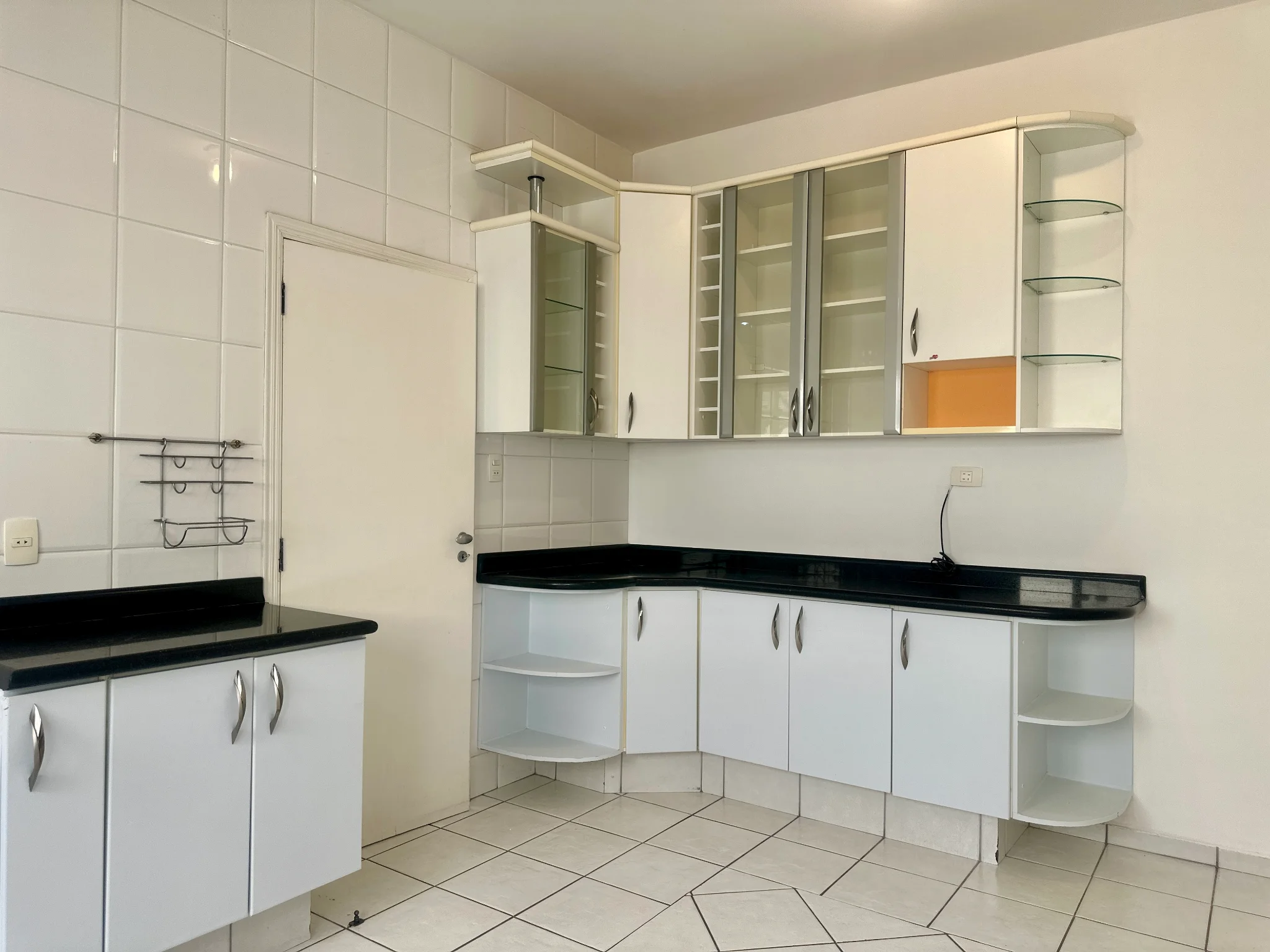 Casa para venda e locação no Condomínio Taubaté Village em Taubaté/SP.