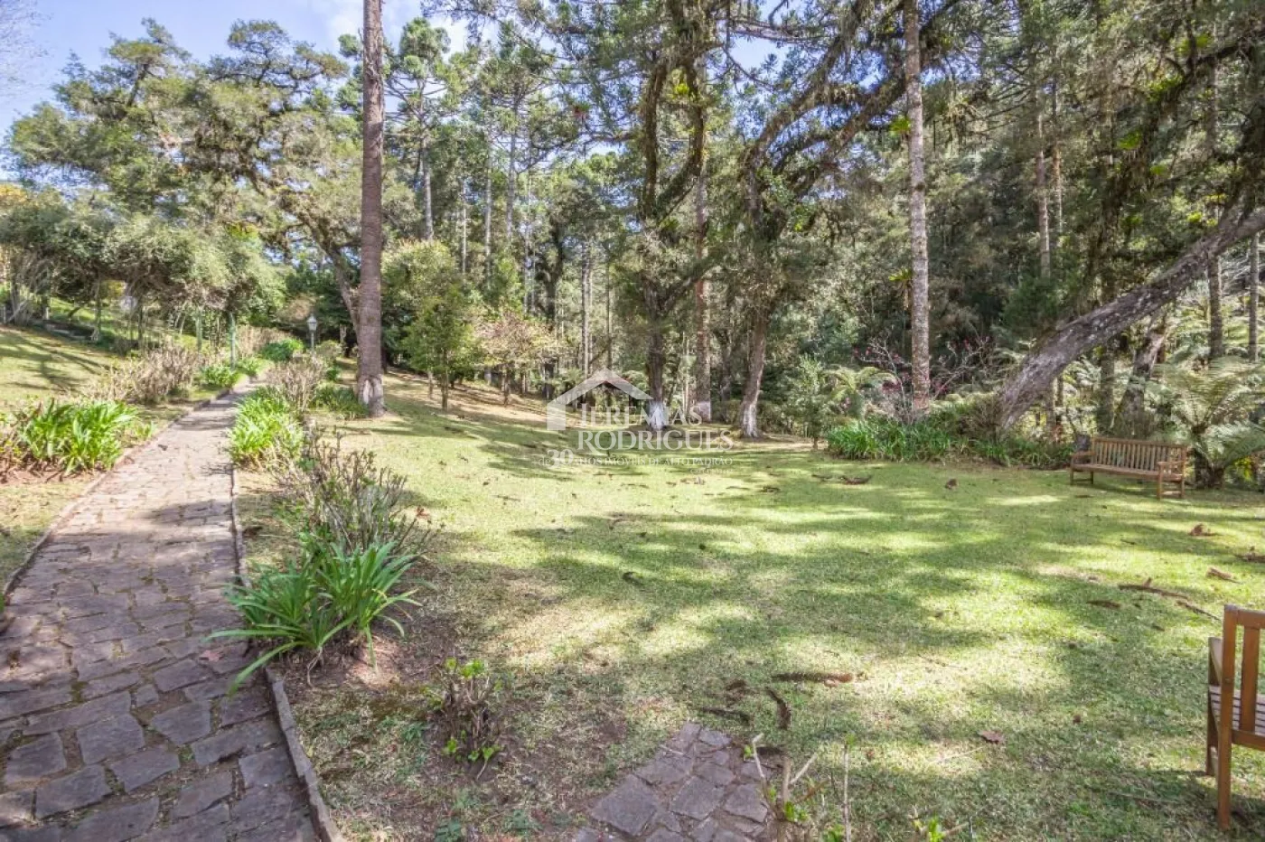 Casa à venda com 5 dormitórios no Jardim Embaixador em Campos do Jordão/SP