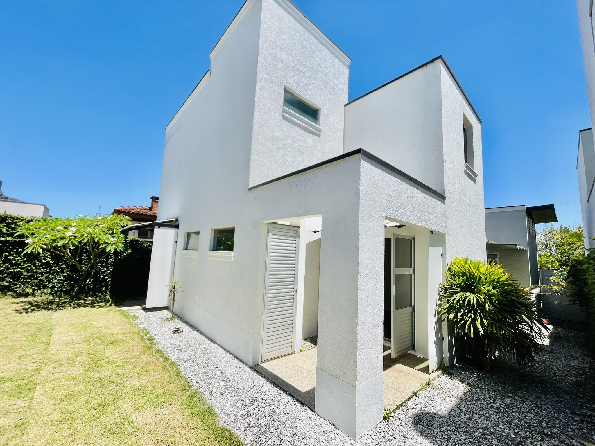 Casa à venda com 3 suítes no Condomínio Campos do Conde II em Tremembé/SP.