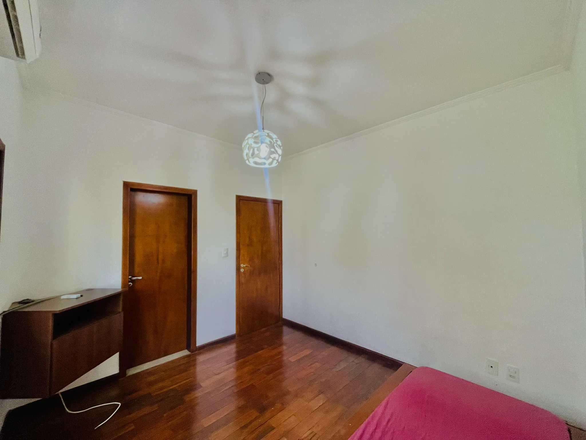 Casa à venda com 4 dormitórios no Condomínio Real Ville em Pindamonhangaba/SP. 