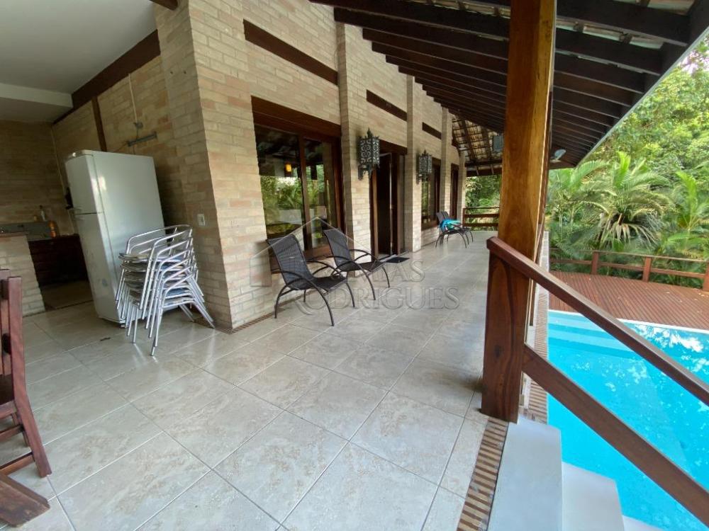 Casa à venda no Condomínio Domingas Dias em Ubatuba/SP.