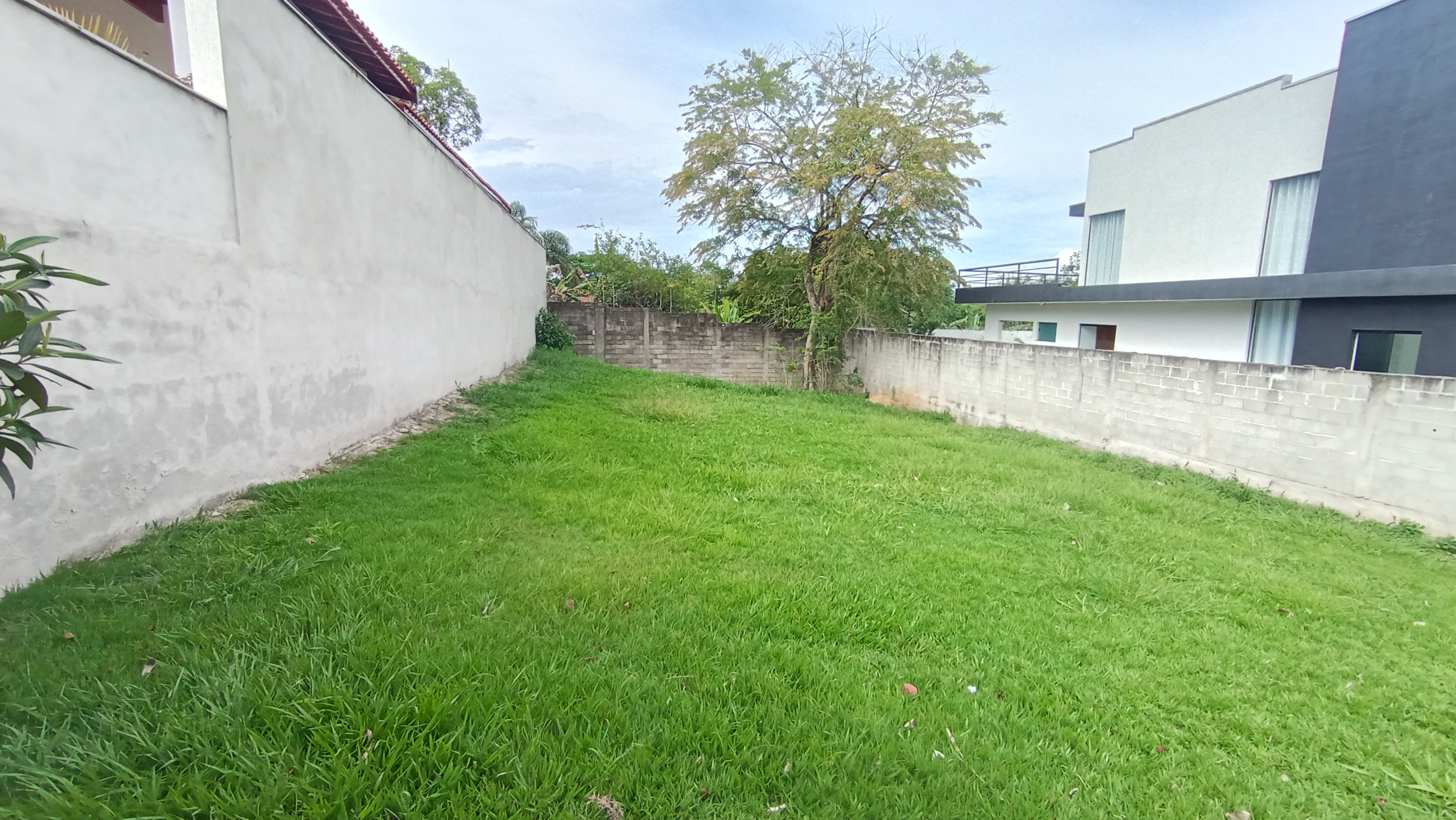 Terreno à venda com 407 m² no Condomínio Reserva dos Lagos e Pindamonhangaba/SP.