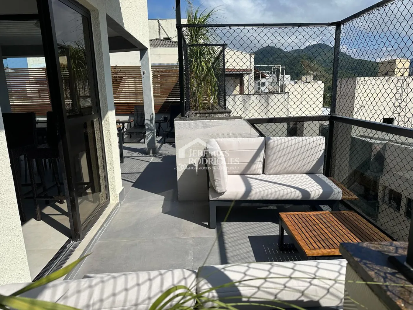 Apartamento duplex à venda com 3 dormitórios, 194 m² no Condomínio Lauro Rezende em Ubatuba/SP.