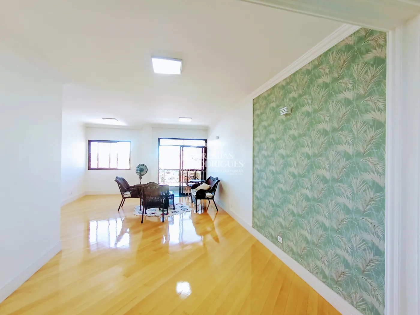 Apartamento para venda com 2 suítes no Edifício Rosa Abirached em Taubaté/SP