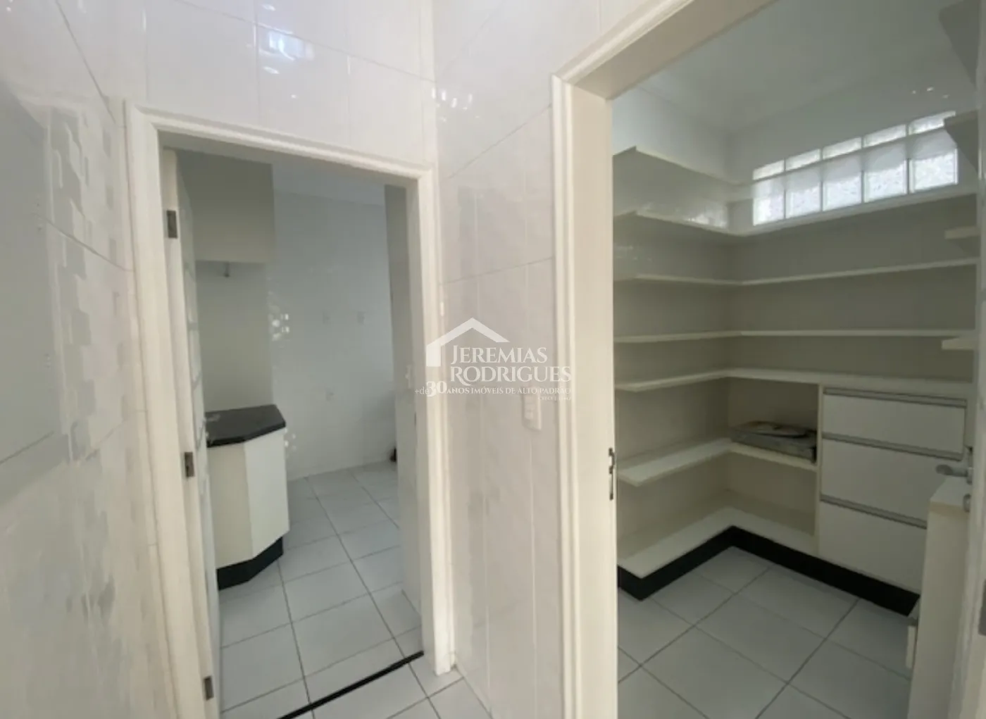 Sobrado com 5 dormitórios, 300 m² - Condomínio Taubaté Village - Taubaté/SP