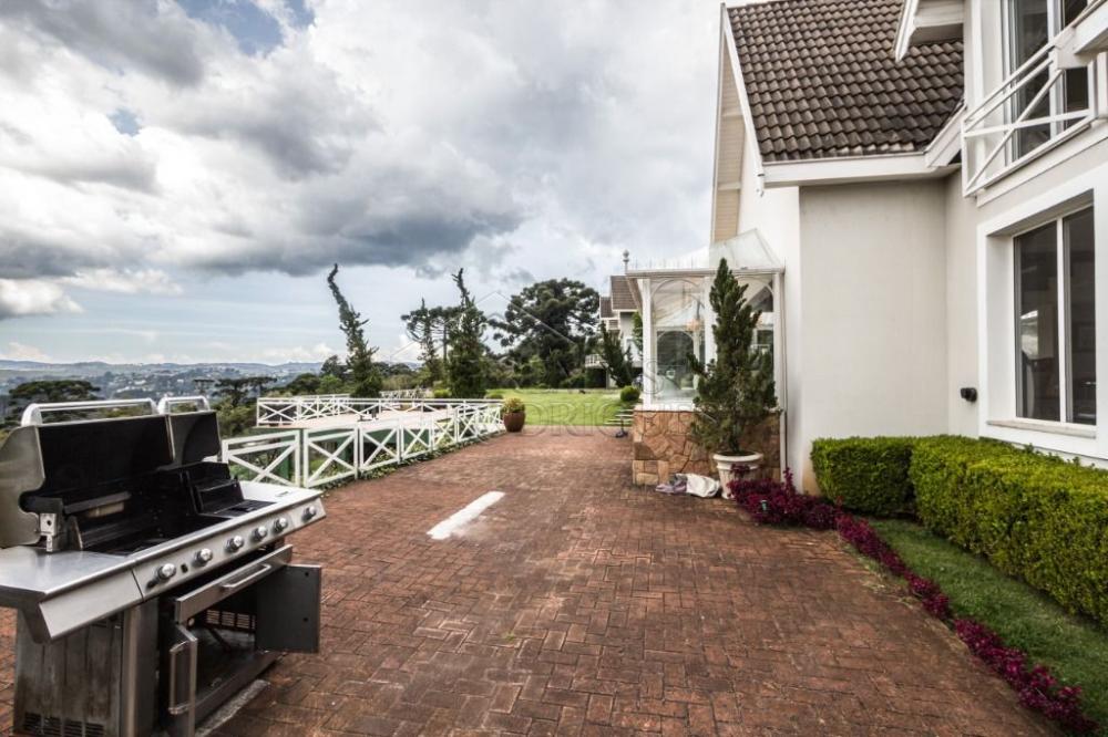 Casa à venda com 7 dormitórios no bairro Recanto das Araucárias em Campos do Jordão/SP.