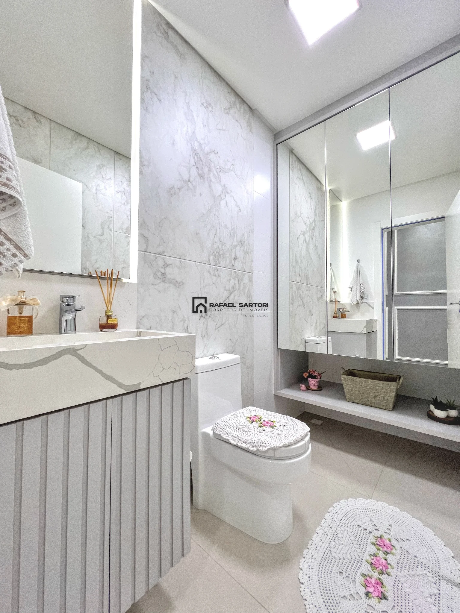 APARTAMENTO NO CENTRO COM 03 SUÍTES