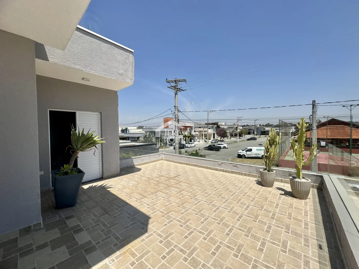 Casa para venda e locação com 3 dormitórios no Condomínio Tecoara em Taubaté/SP.