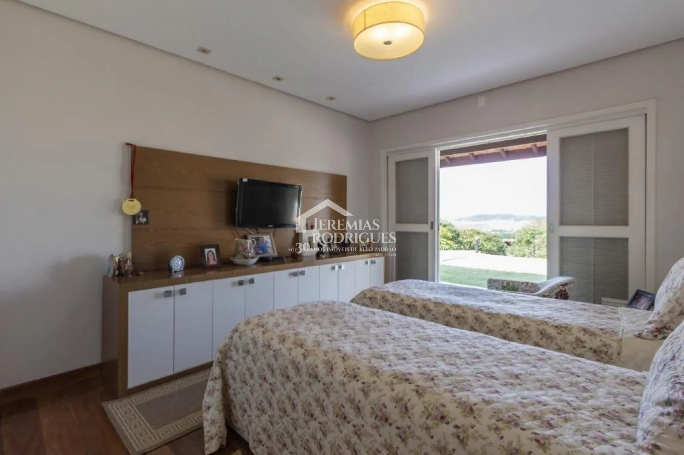 Casa para venda e locação com 4 suítes no Condomínio Chácaras Cataguá em Taubaté/SP