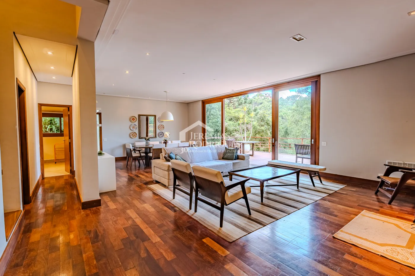 Casa para venda com 5 suítes no Condomínio Villandry em Campos do Jordão/SP