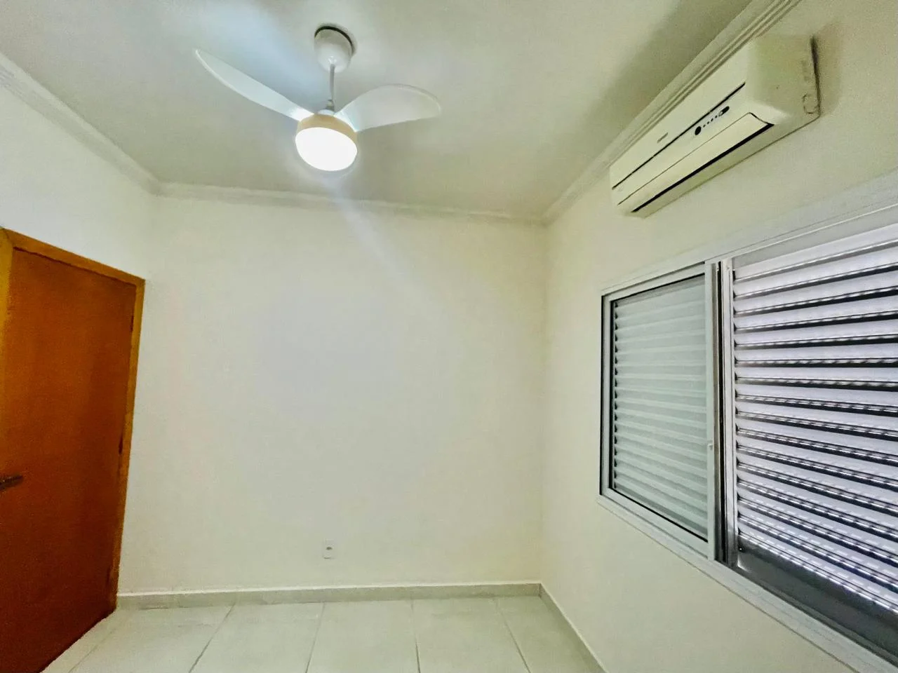 Casa para locação e venda no Condomínio Real Ville em Pindamonhangaba/SP.