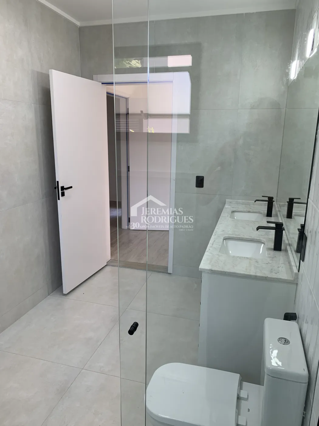 Casa à venda com 4 suítes no Condomínio Altos do Cataguá em Taubaté/SP