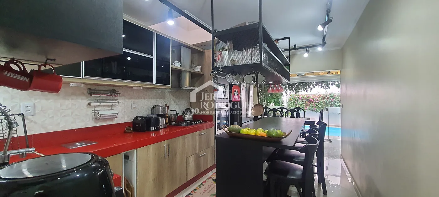 Casa para locação com 5 dormitórios no Centro em Taubaté/SP.