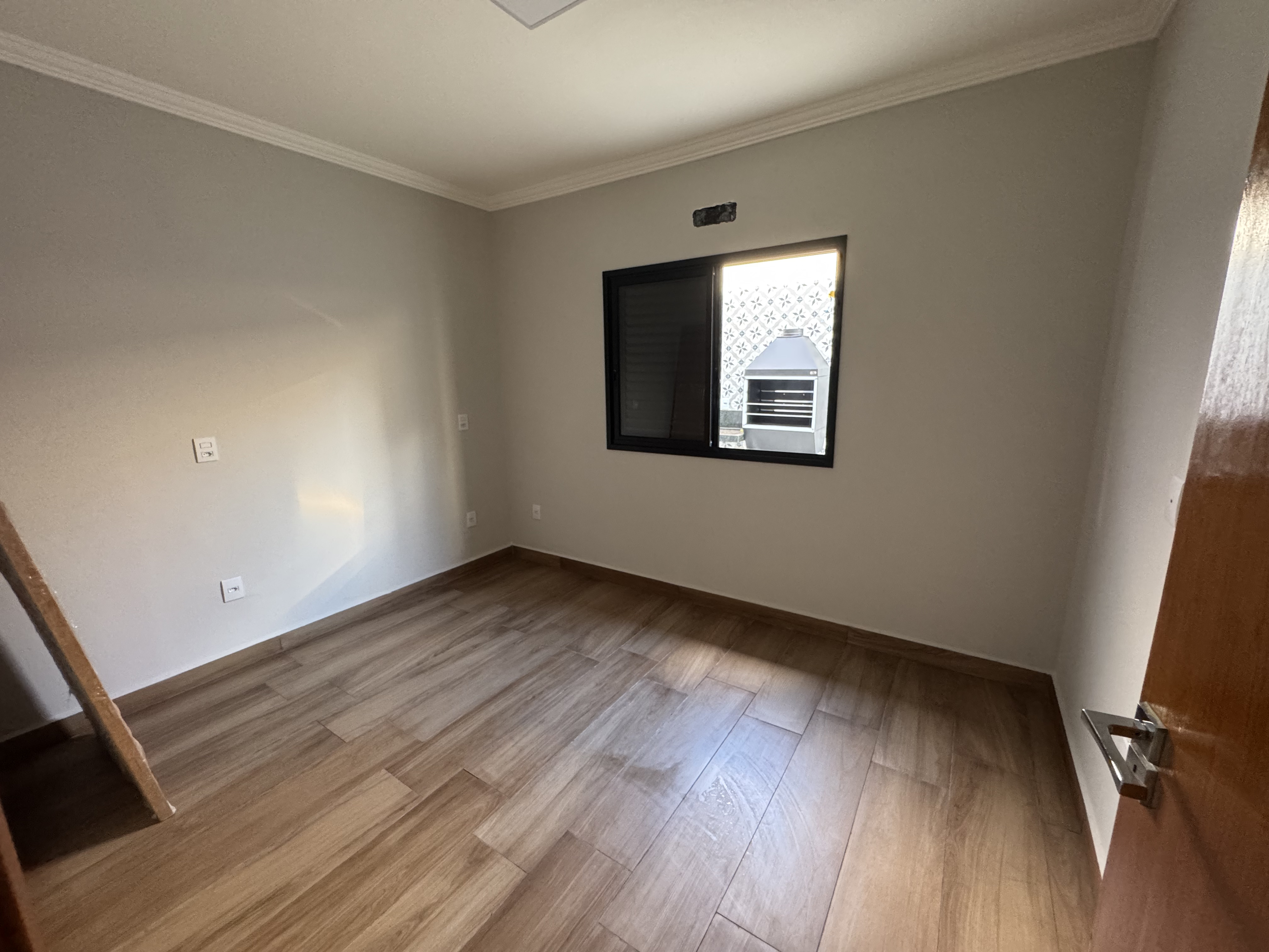 Casa à venda com 3 dormitórios no Condomínio Laguna em Pindamonhangaba/SP.