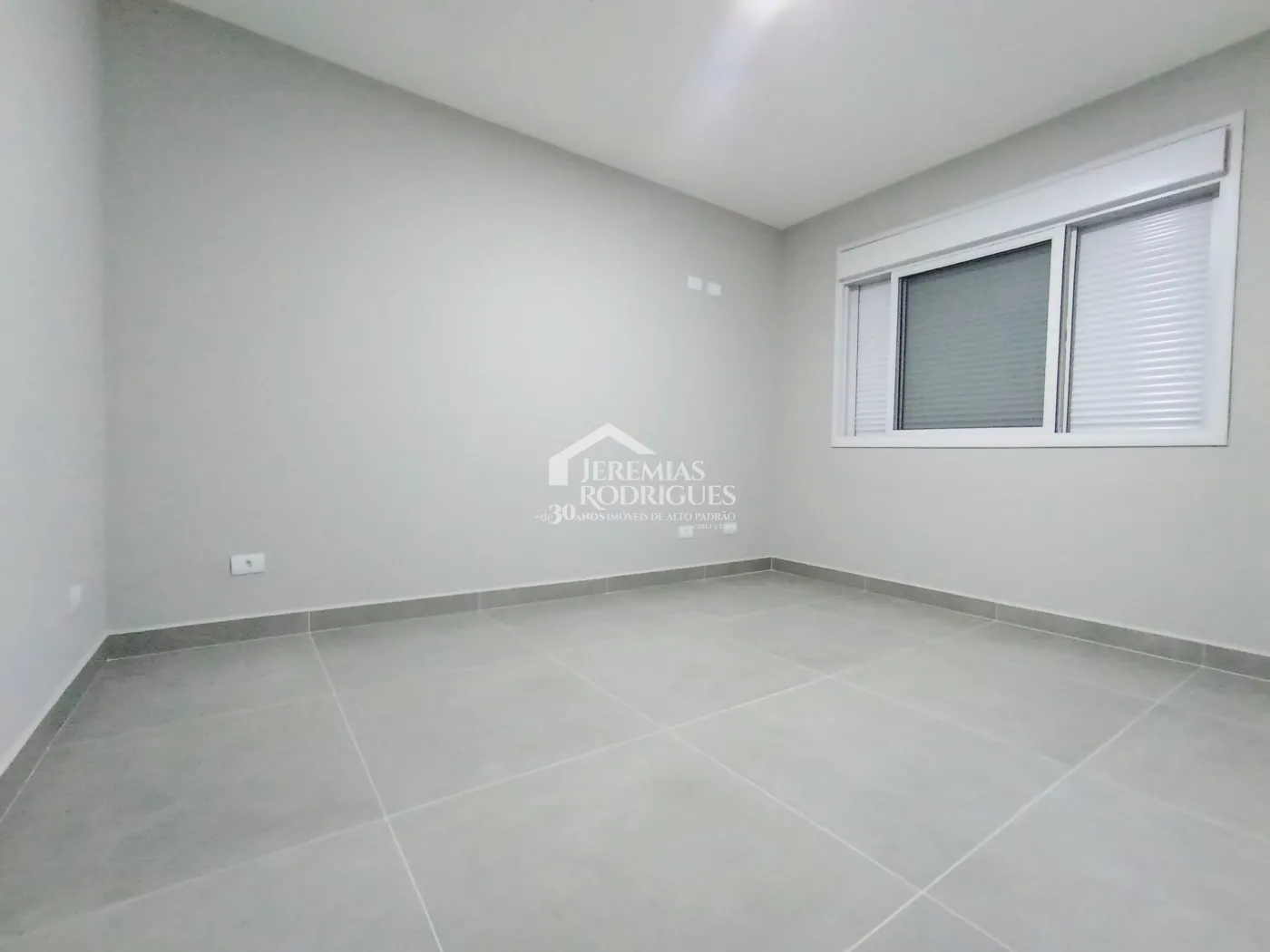 Casa à venda com 3 dormitórios no Condomínio Taubaté Village em Taubaté/SP.