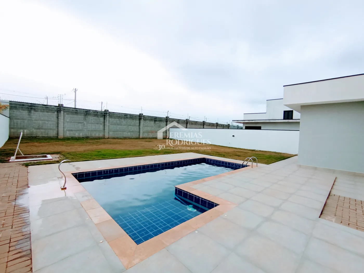 Casa para venda e locação com 3 dormitórios, no Condomínio Colonial Village II em Pindamonhangaba/SP