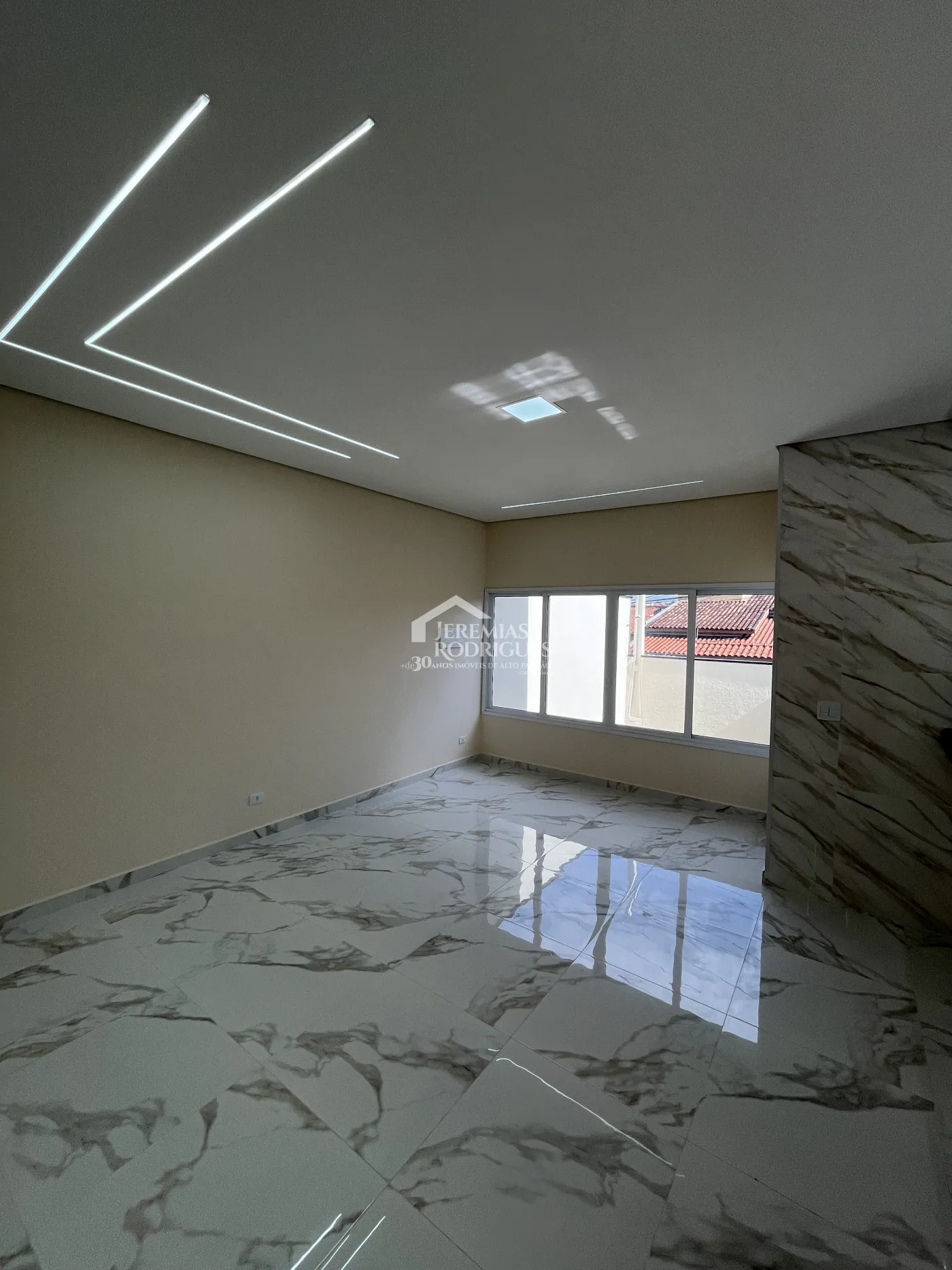 Casa com 3 dormitórios, 250,00 m² - Vila Suíça - Pindamonhangaba/SP.
