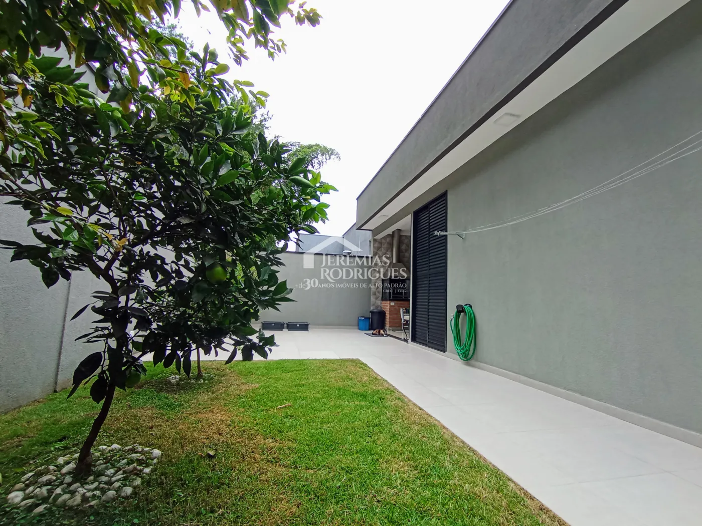 Casa à venda com 3 dormitórios no Condomínio Morada do Visconde em Tremembé/SP.