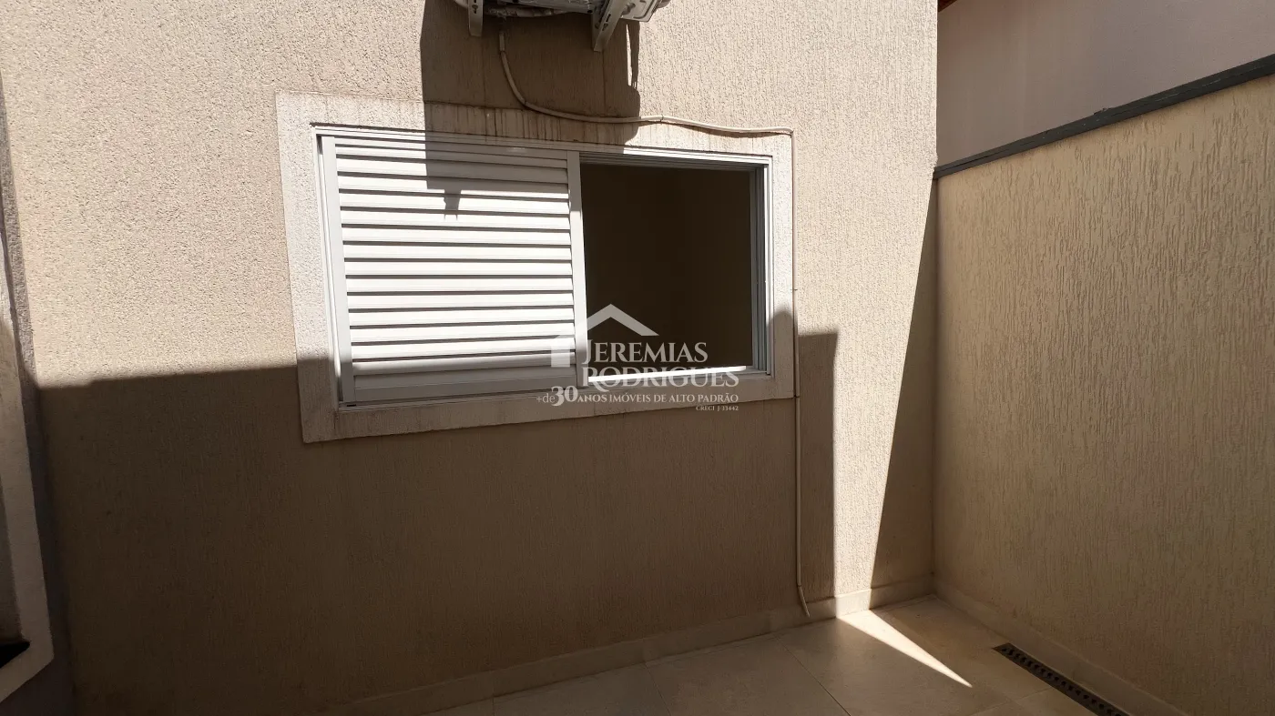 Casa à venda com 3 dormitórios no Condomínio Campos do Conde II em Tremembé/SP.