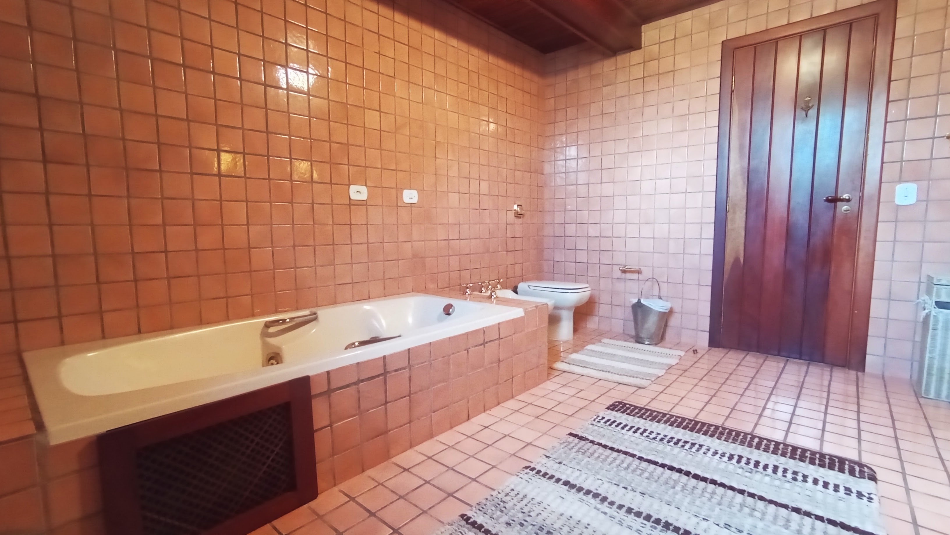 Casa à venda com 5 dormitórios no Capivari em Campos do Jordão/SP.