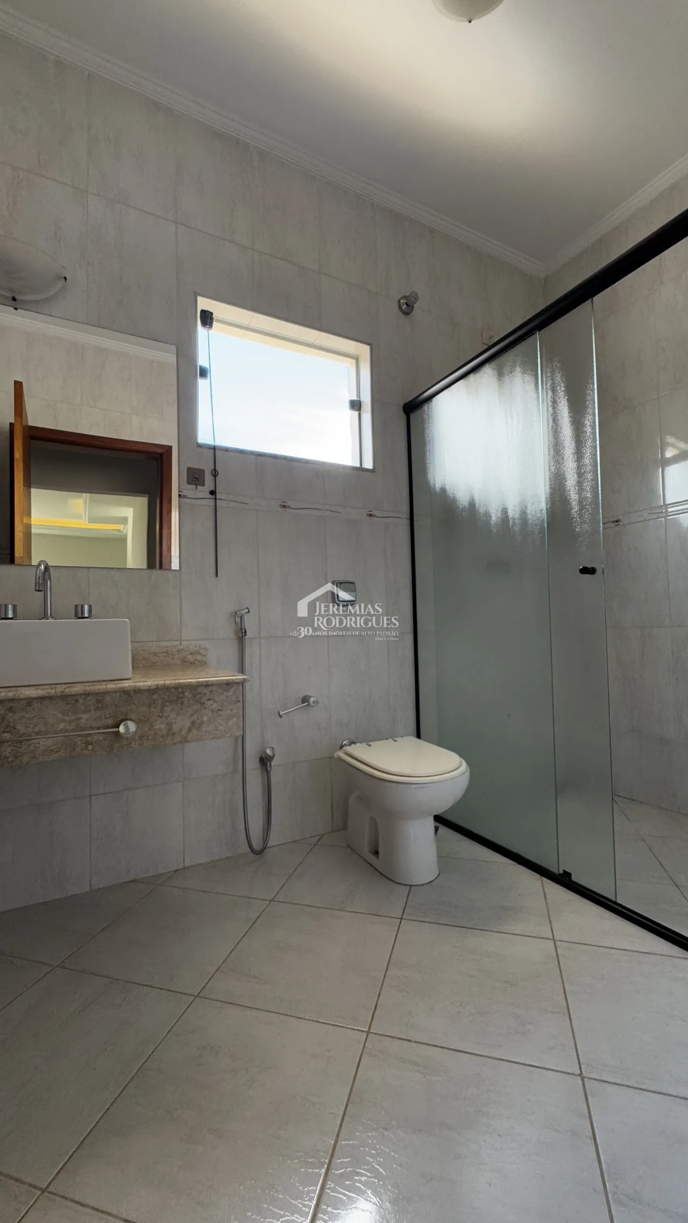 Casa para venda e locação com 4 dormitórios no Condomínio Real Ville I em Pindamonhangaba/SP.