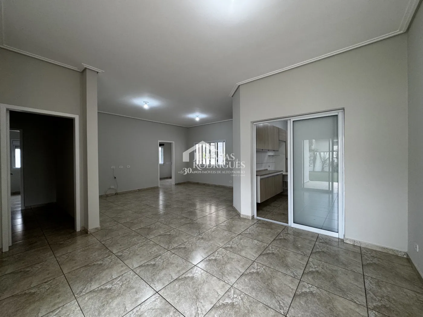 Casa para venda e locação com 3 suítes no Condomínio Real Ville em Pindamonhangaba/SP