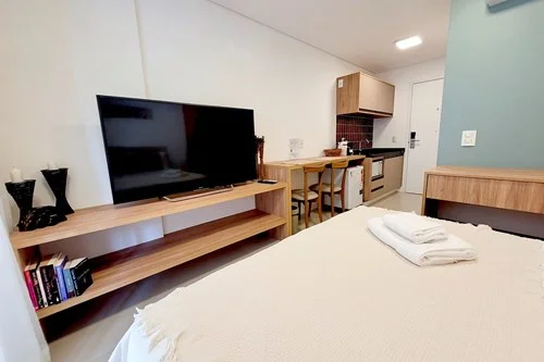 Studio Mobiliado com Varanda na Vila Mariana