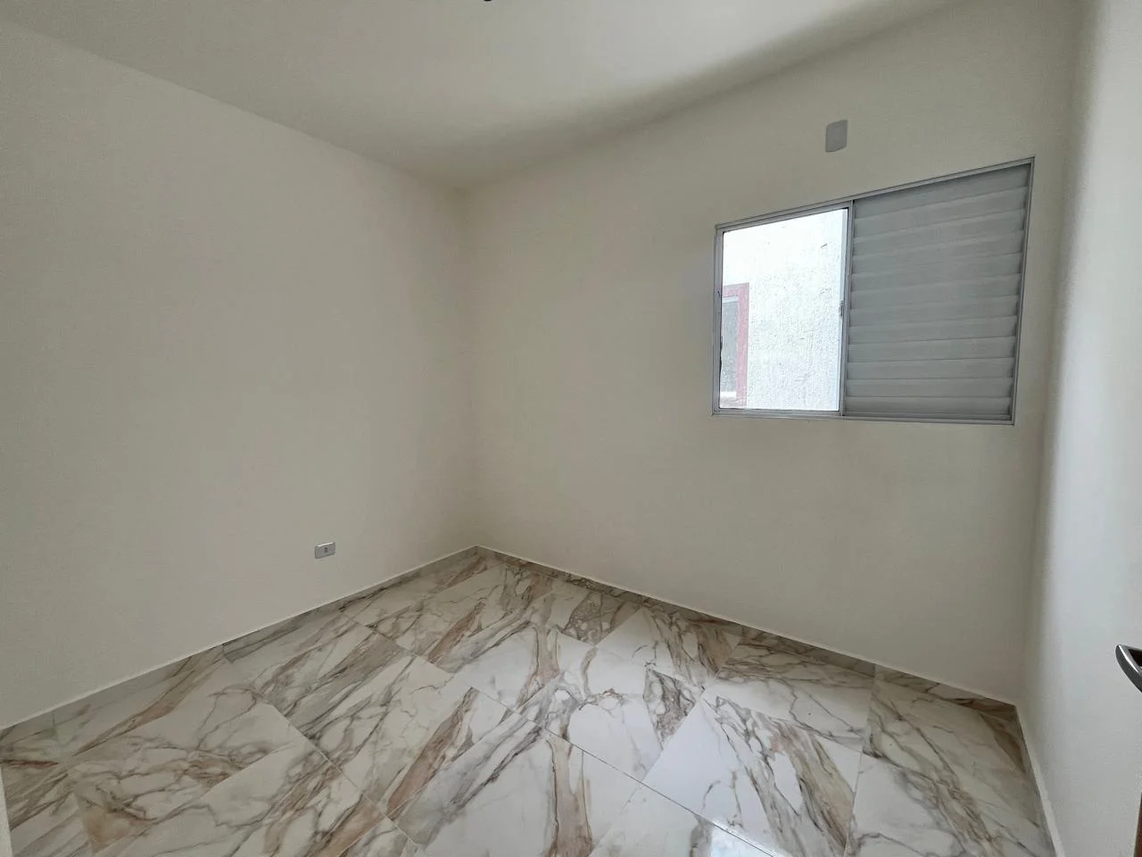Apartamento térreo com quintal no Portal dos Eucaliptos em Pindamonhangaba 