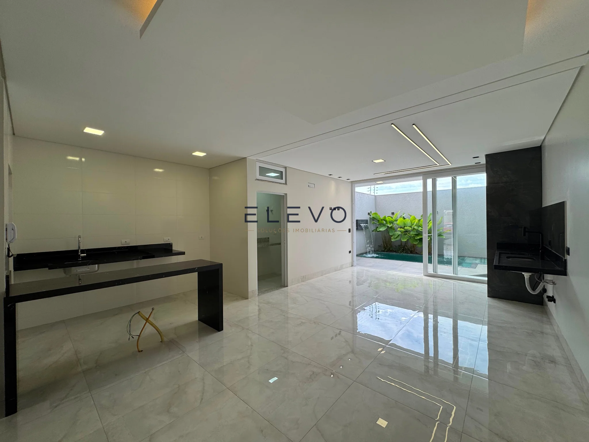 Sobrado à venda no Jardim Paris IV, próximo à Av. Mandacaru