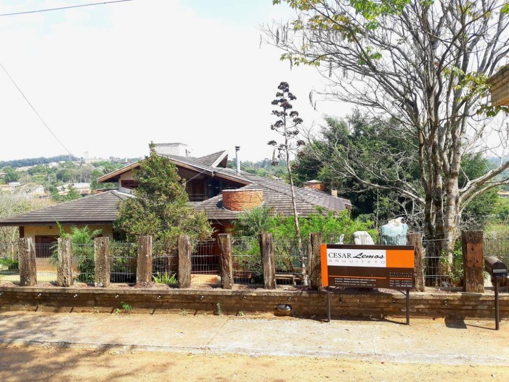 Casa à venda com 6 dormitórios no Condomínio Chácaras Cataguá em Taubaté/SP.